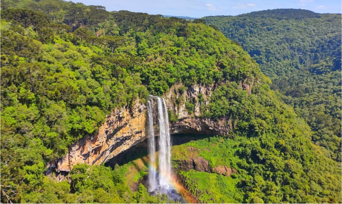 parque ecológico com cachoeira