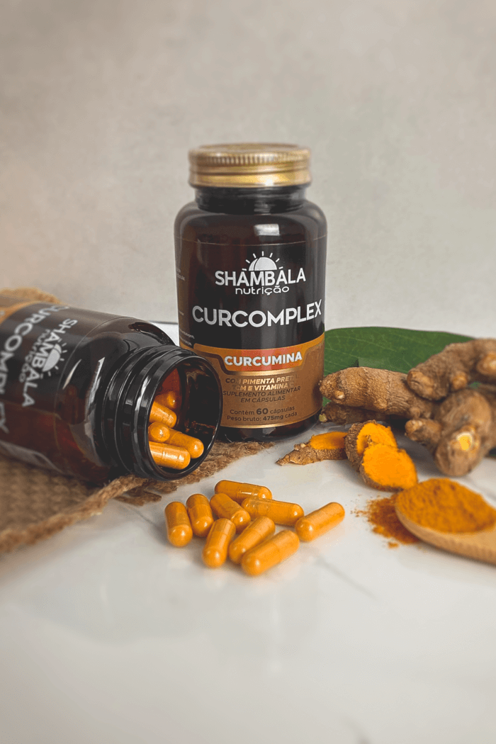 Frascos com cápsulas de Curcomplex