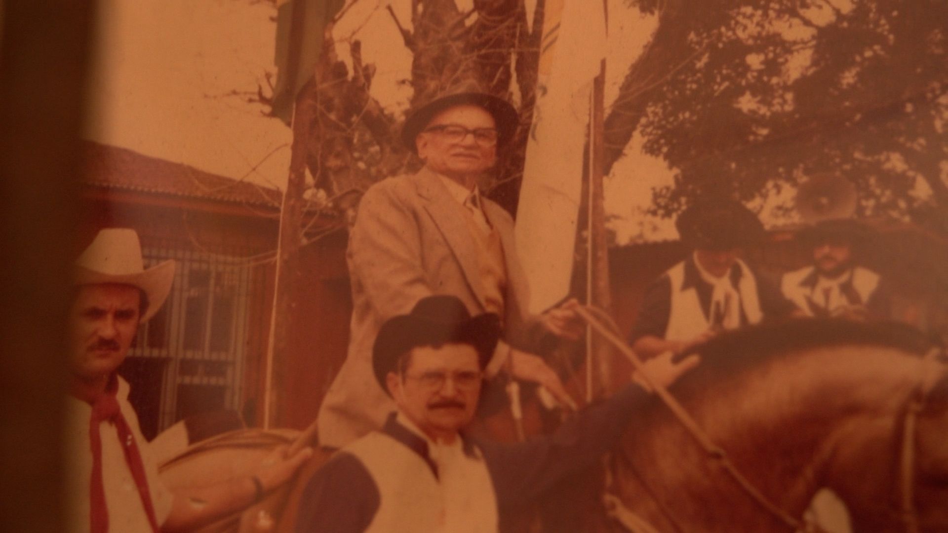 Foto antiga de Fioravante Bertussi montado em cavalo