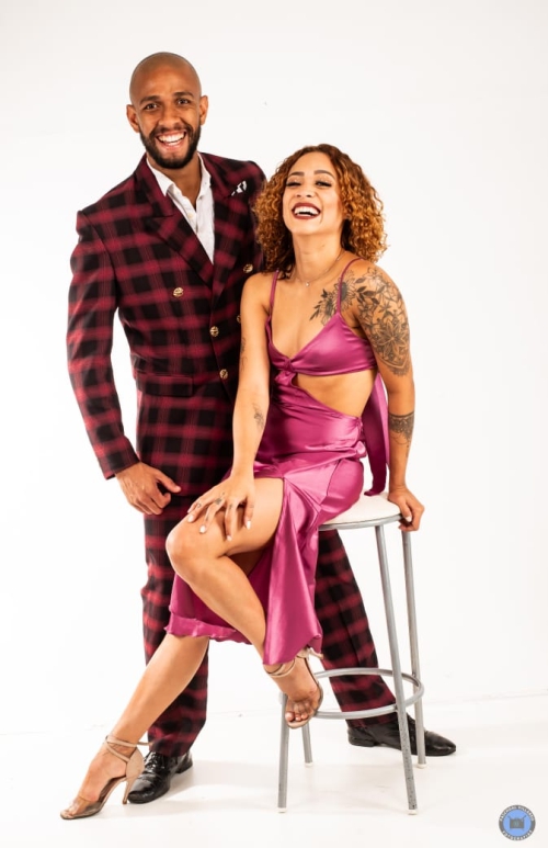 Fernanda Cavalcante e Gustavo Reis com roupas de apresentação de gafieira