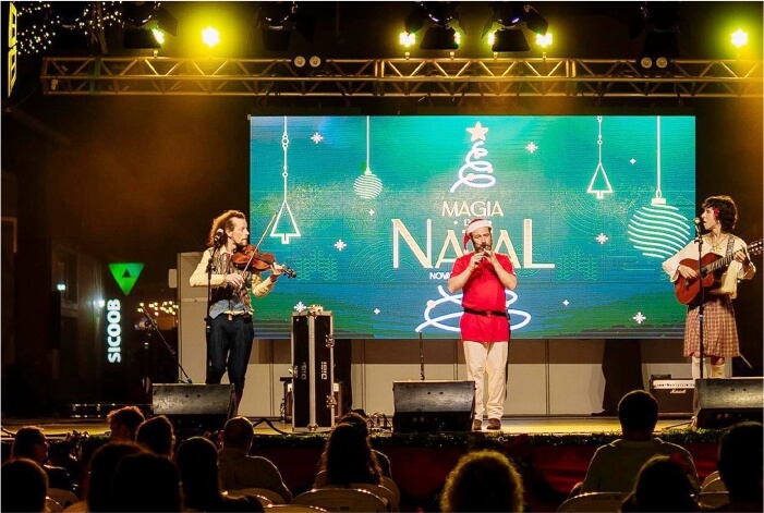 Palco com apresentação de natal