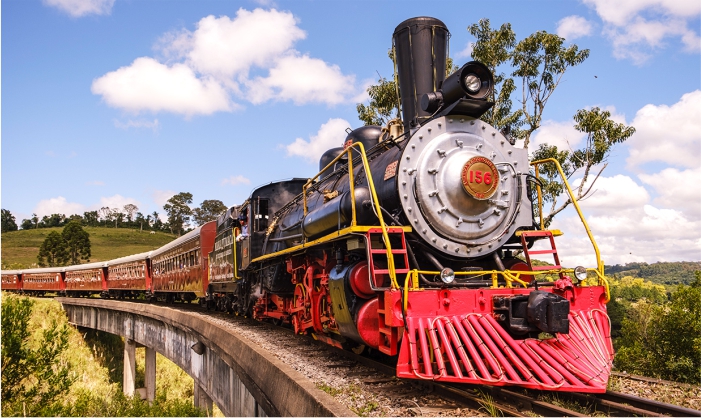 Trem soltando fumaça