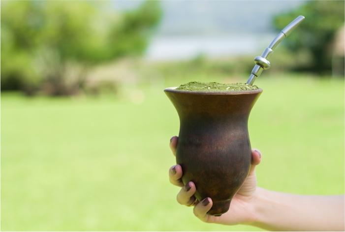 Cuida de chimarrão com óleo essencial