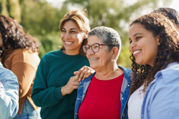 Mulheres sorrindo