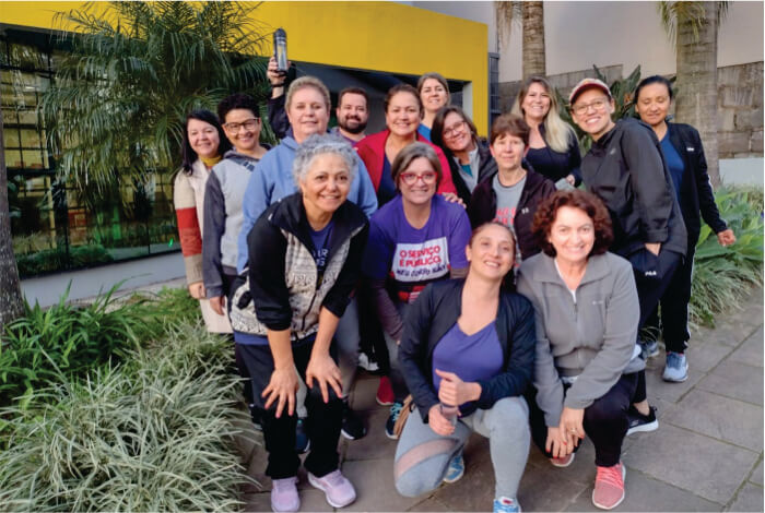 Pessoas reunidas para foto